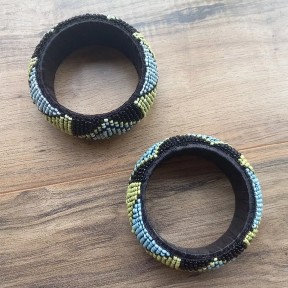 Forever 21 Seed Beaded Tribal Pattern Chunky Bangle Bracelets Set Of 2 - Picture 5 of 8